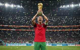 Imagina a Cristiano alza la Copa del Mundo tras marcar su gol 1000