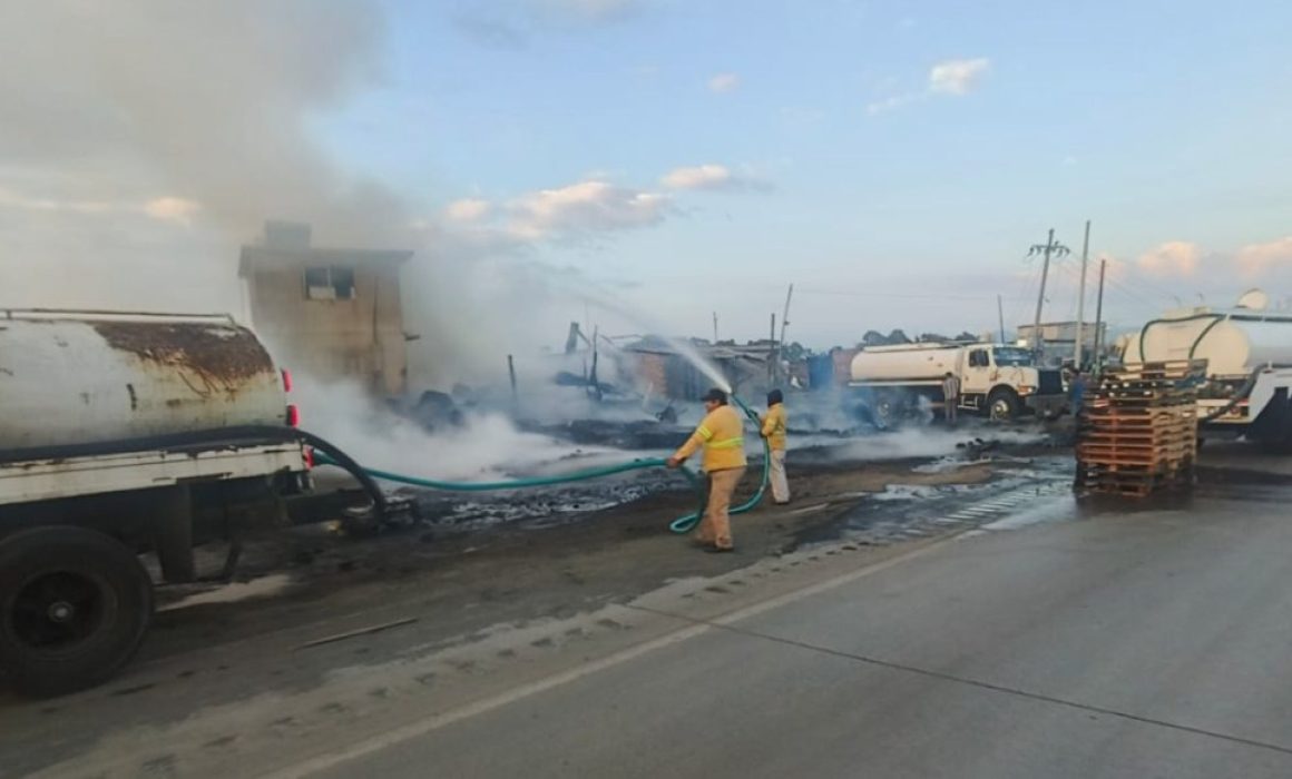 Incendio en Jilotepec paraliza la autopista México–Querétaro