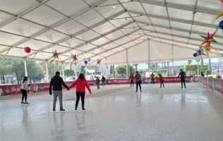 Llega pista de hielo gratuita para familias en Valle de Chalco