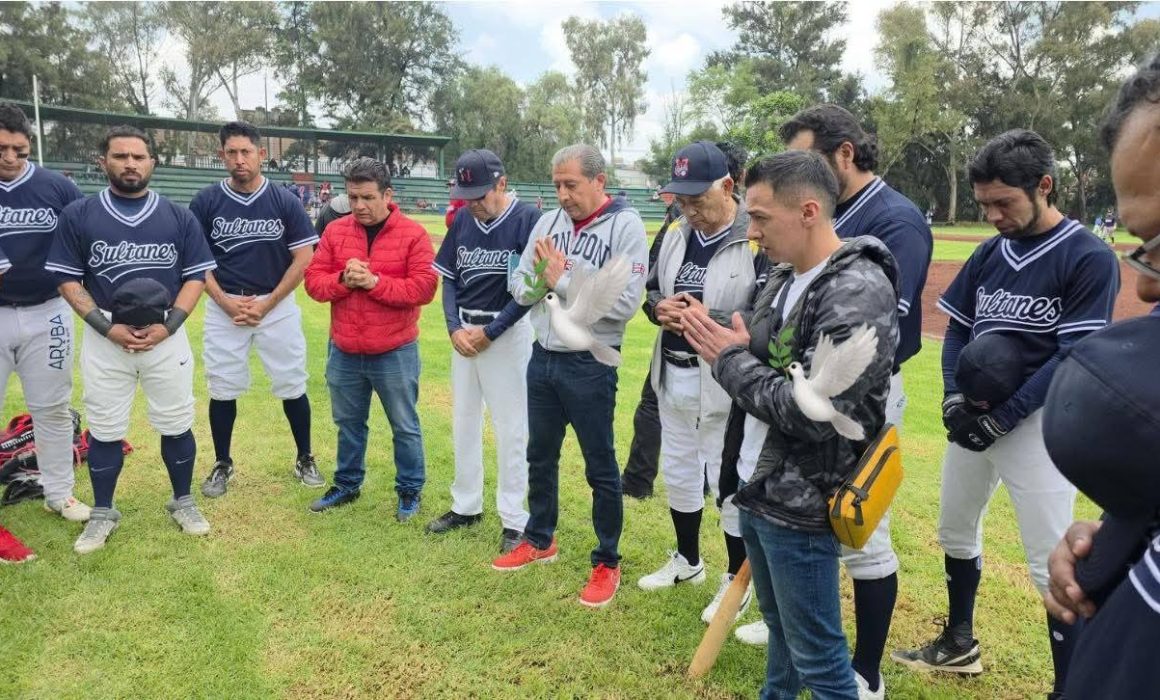Lloran a beisbolistas que cayeron en el Jet en Toluca