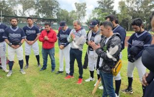 Lloran a beisbolistas que cayeron en el Jet en Toluca