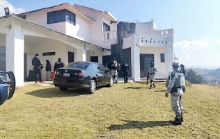 Lo matan en su domicilio para robarle 2 autos y 1 moto en Otzolotepec