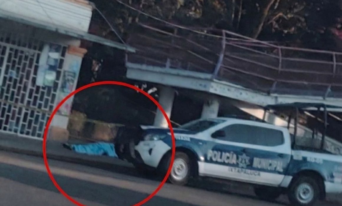 Localizan a persona sin vida frente a iglesia de Ixtapaluca