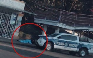 Localizan a persona sin vida frente a iglesia de Ixtapaluca