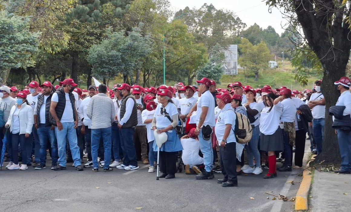 Marchan simpatizantes de Morena en Toluca por la paz y la democracia