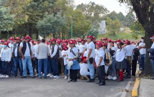 Marchan simpatizantes de Morena en Toluca por la paz y la democracia