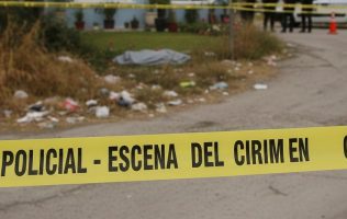 Matan policías de Chalco a joven frente a su casa y un juez los libera