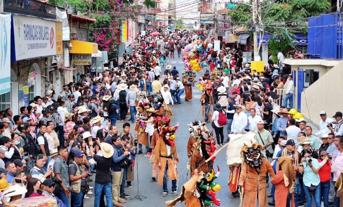 Multitudinario y en orden, Chilpancingo vive el tradicional Pendón
