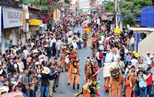 Multitudinario y en orden, Chilpancingo vive el tradicional Pendón