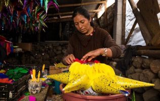 Promueven posadas tradicionales con piñatas artesanales del Edomex