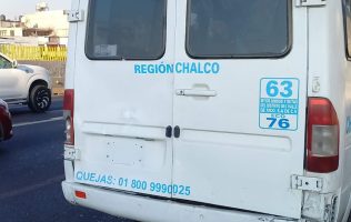 Provoca choque conductor sin placas; colapsa la México–Puebla