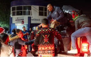 Reparten en Apaxco alegría con la caravana Regalando Sonrisas