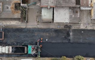 Repavimentan autoridades de Toluca calles de san Pablo Autopan