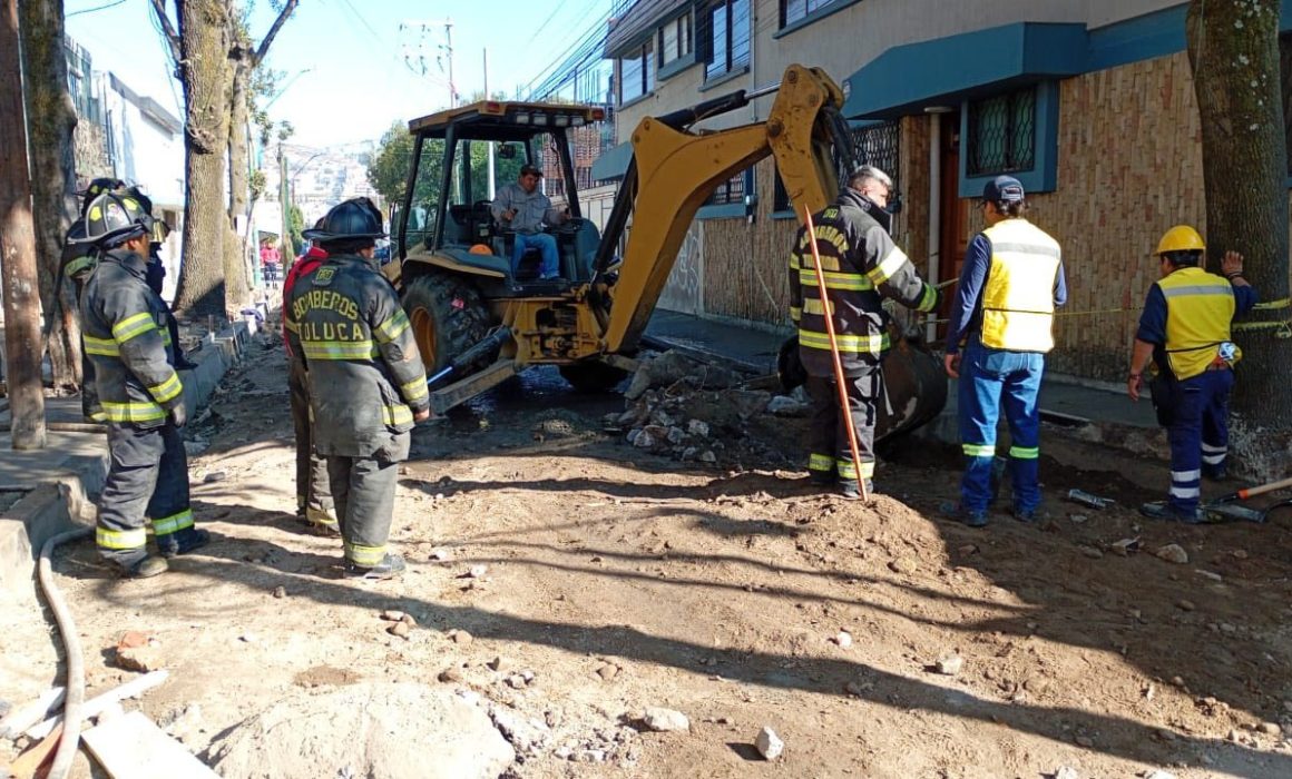 Reportan fuga de gas en la colonia Merced en Toluca; evacúan a vecinos