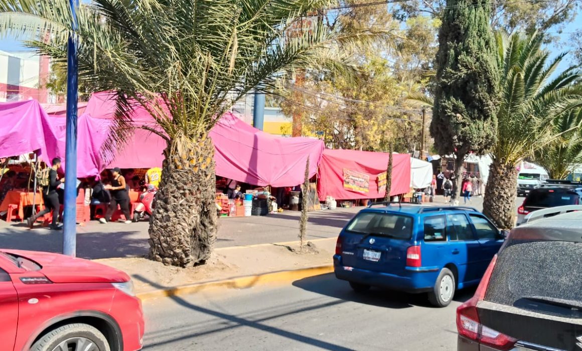 Representan peligro comercios a media calle en tianguis de Huehuetoca