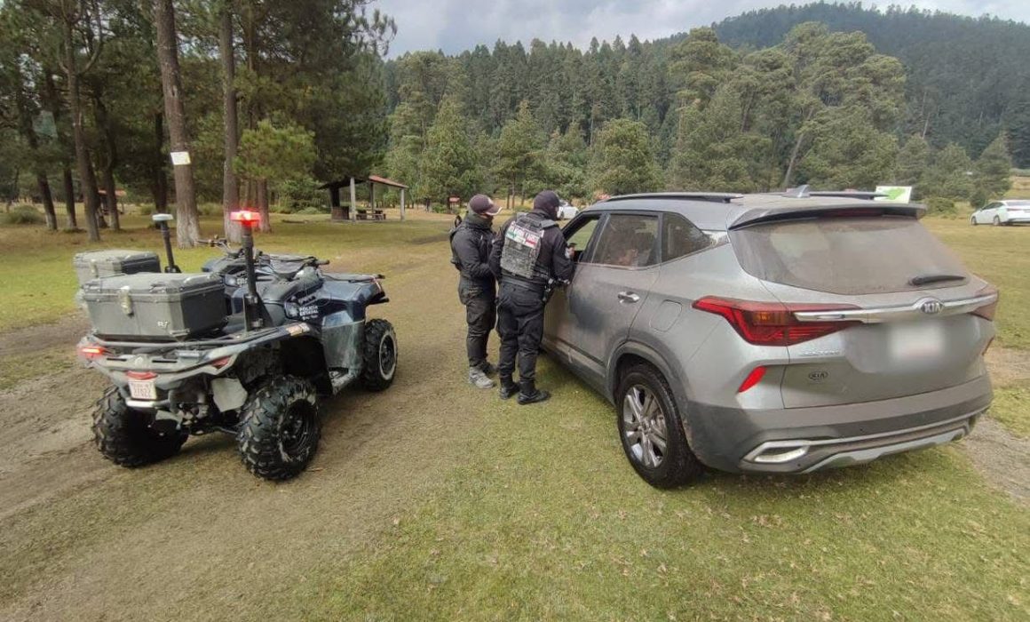 Rescata Policía Estatal a familia que se extravió en el Nevado de Toluca