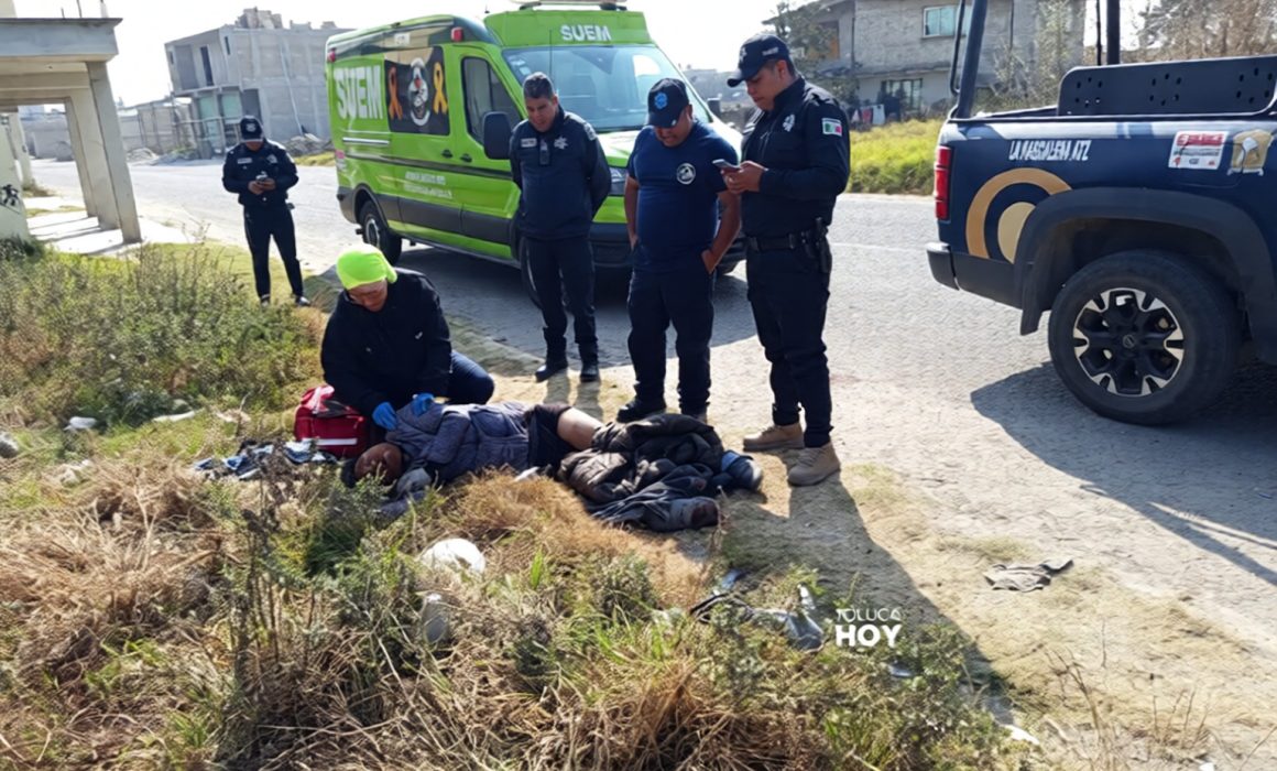 Rescatan policías de Toluca a presunto ladrón que iba a ser linchado