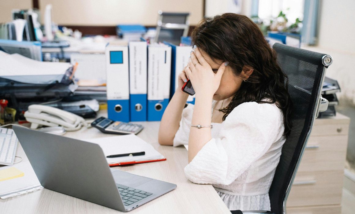 Revelan que estrés laboral acelera el envejecimiento y acorta la vida