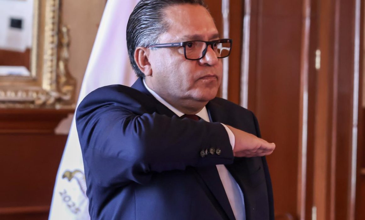 Rinde cuentas Ricardo Moreno y reafirma su liderazgo en Toluca