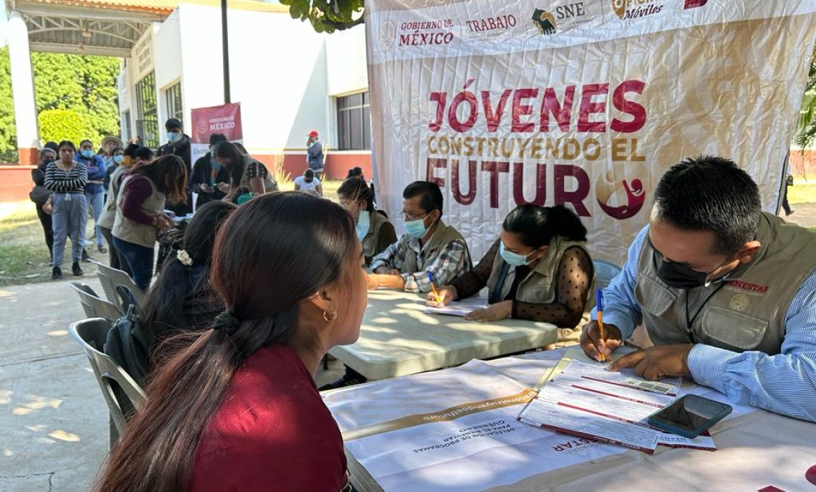 Sube apoyo a Jóvenes Construyendo el Futuro; 'ninis' de élite