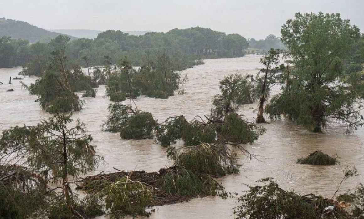 Suman 593 fallecidos y 468 desaparecidos por inundaciones en Indonesia
