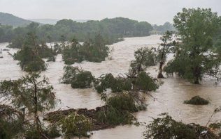 Suman 593 fallecidos y 468 desaparecidos por inundaciones en Indonesia