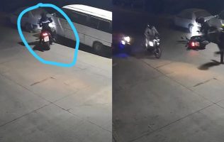 Tiran a hombre de moto y entre 2 lo golpean para robarsela en Los Reyes