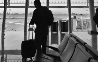 Viajeros de México al extranjero en octubre gastaron mil 229.5 mdd