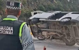 Vuelca combi en la México-Puebla; hay solo personas lesionadas