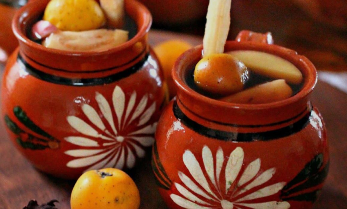 Conoce los beneficios del ponche, bebida esencial en temporada de frío