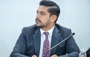 Acusan a Adolfo Cerqueda de vender agua sucia en Nezahualcóyotl