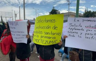 Acusan a Xóchitl Flores de abandonar escuelas en Chimalhuacán