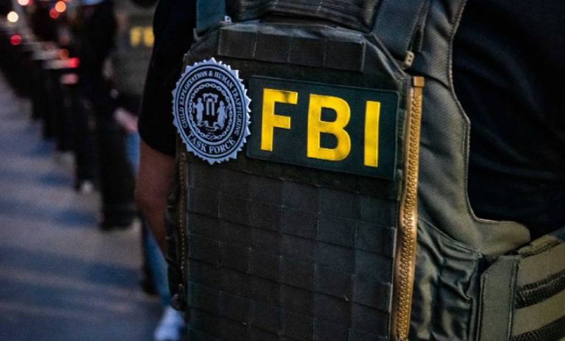Allana FBI domicilio de periodista por filtración de datos clasificados