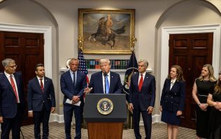 Amenaza Trump con invocar Ley de Insurrección tras protestas
