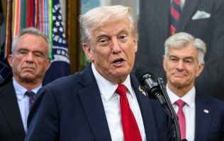 Anuncia Trump transferencia masiva de petróleo venezolano a EU
