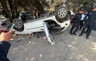 Apoyan Policías de Toluca a comerciantes tras accidente en Palmillas
