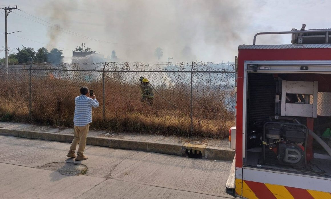Arde baldío en San Pedro, Chimalhuacán; humo denso alarma vecinos
