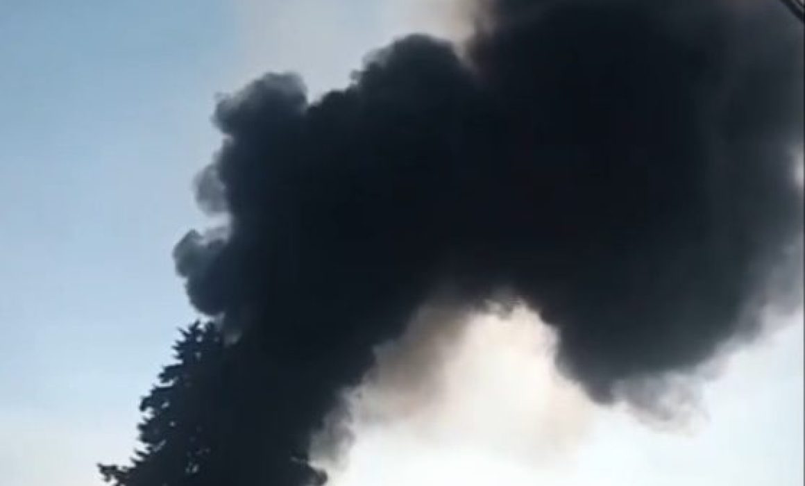 Arde tiradero de llantas en Zinacantepec; autoridades atienden
