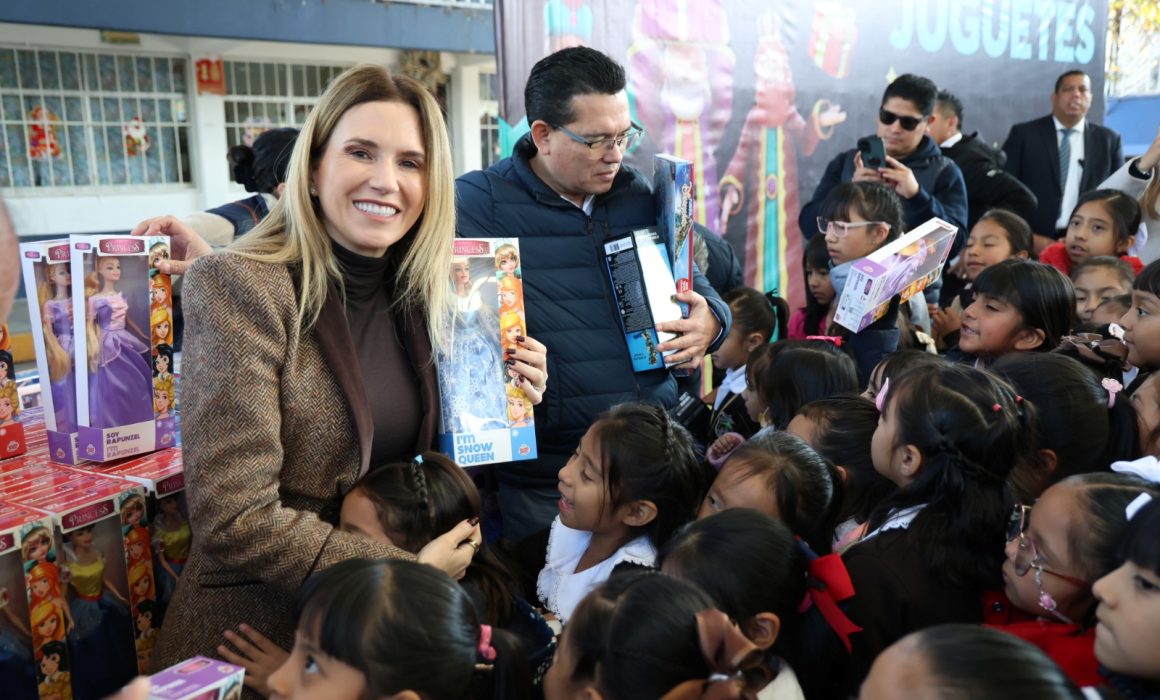 Arranca Huixquilucan entrega de juguetes por Día de Reyes