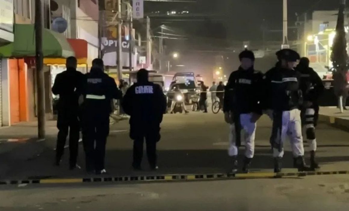 Asesinan a joven a balazos tras salir de chelería en Ecatepec