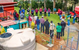 Benefician a jefas de familia con 13 sistemas pluviales en Amanalco