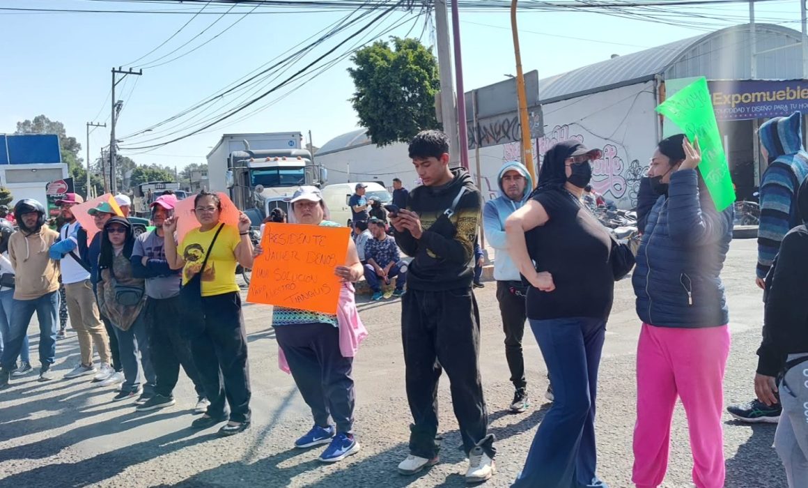 Bloquean México–Texcoco jugueteros tras desalojo violento en Santa Rosa