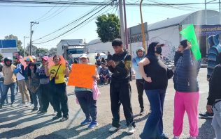 Bloquean México–Texcoco jugueteros tras desalojo violento en Santa Rosa