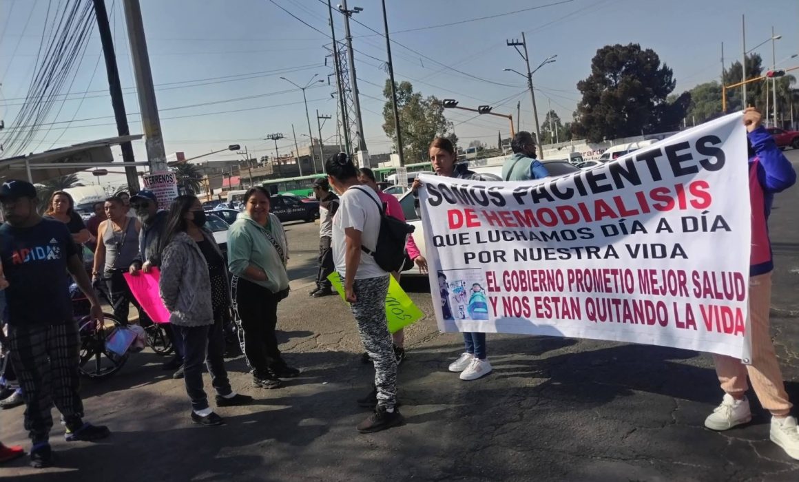 Bloquean avenidas en Chimalhuacán por suspensión de hemodiálisis