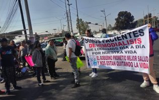 Bloquean avenidas en Chimalhuacán por suspensión de hemodiálisis