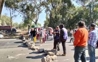 Bloquean pobladores carretera Texcoco–Lechería por falta de agua