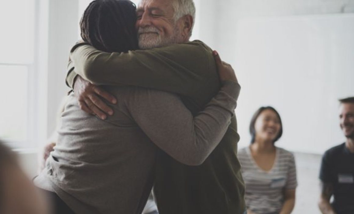 Celebra el Día del Abrazo y recuerda porque este gesto une corazones