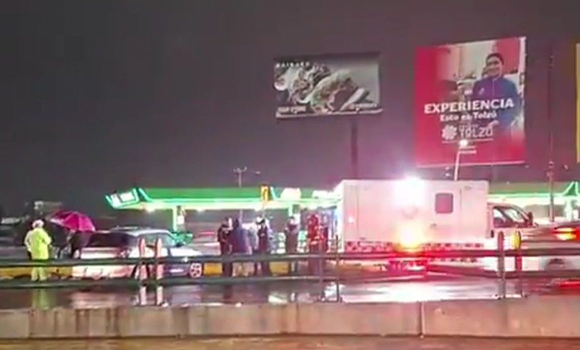 Chocan 4 autos en la curva del diablo en Toluca; una mujer fue herida