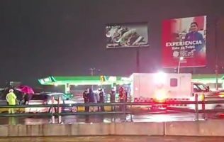 Chocan 4 autos en la curva del diablo en Toluca; una mujer fue herida
