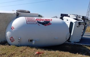Cierra choque de pipa con gas la autopista Toluca–Atlacomulco